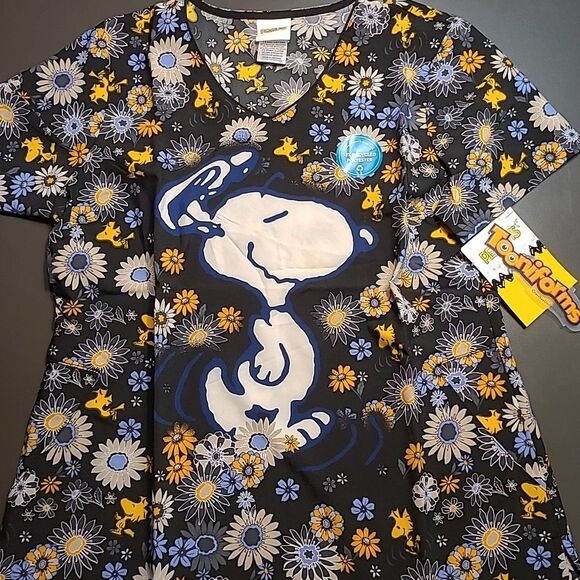 Cherokee Scrubs Shirt Nurse Tooniforms Peanuts Snoopy Floral VNeck Large NEW NWT - Picture 1 of 8